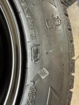 Set complet de iarnă 15" pentru Dacia Logan, 4 jante oțel Magnetto Wheels Italia + 4 anvelope iarnă 185 65 r15 Sunny 88T